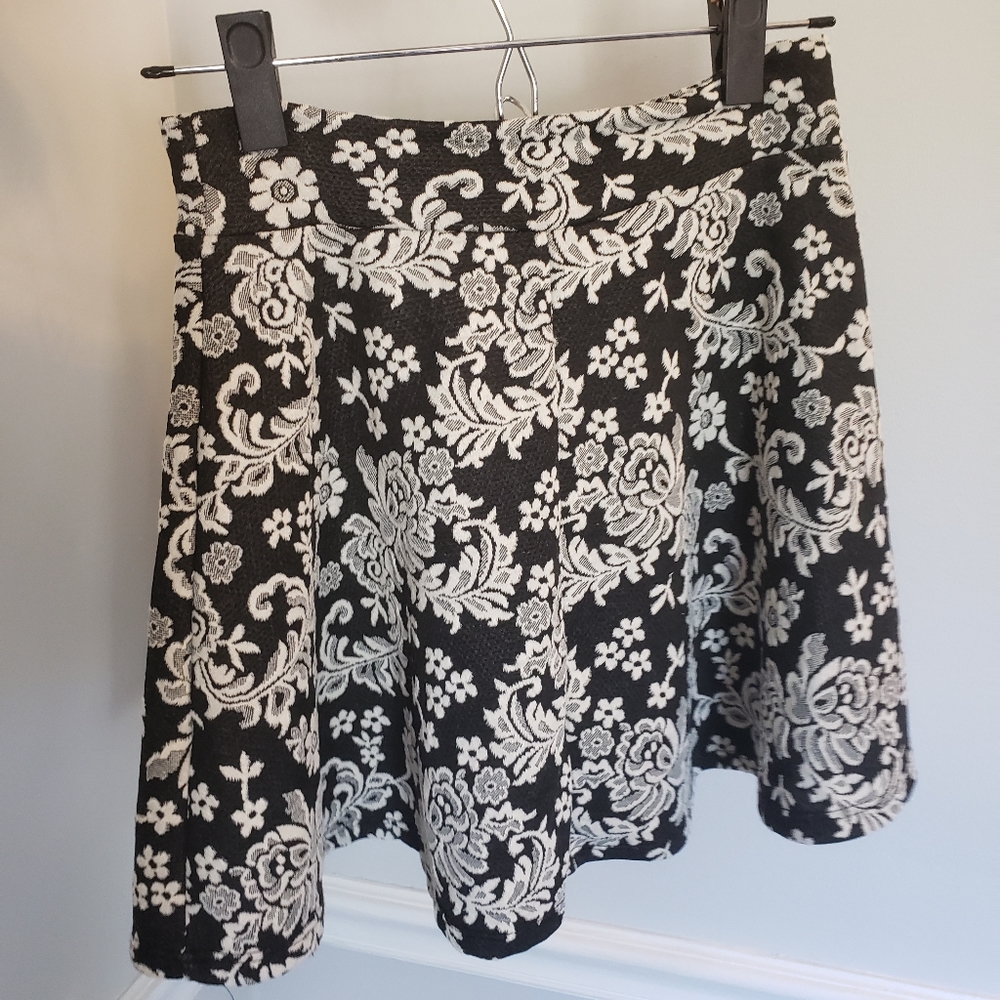 Black n White Flower Skirt